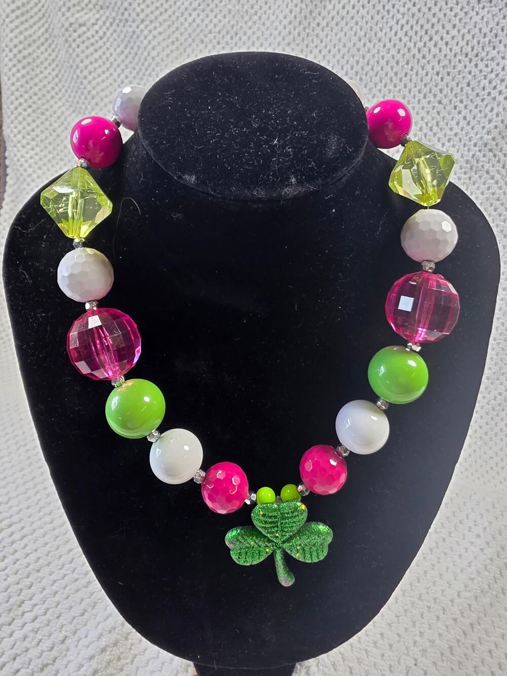 Girls Chunky Bubblegum Necklace 16" Pink White & Green